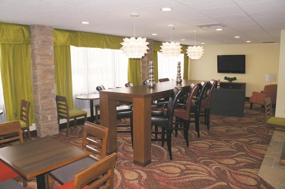 La Quinta By Wyndham & Conference Center Davenport