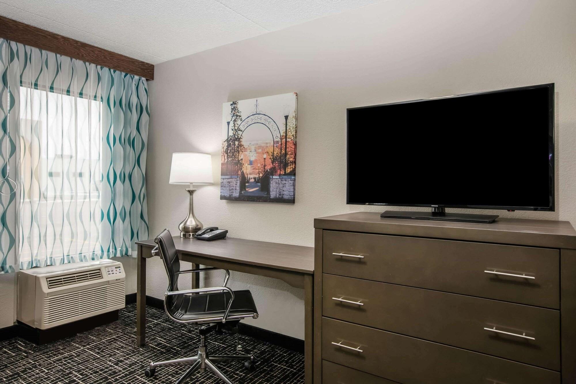 La Quinta By Wyndham & Conference Center